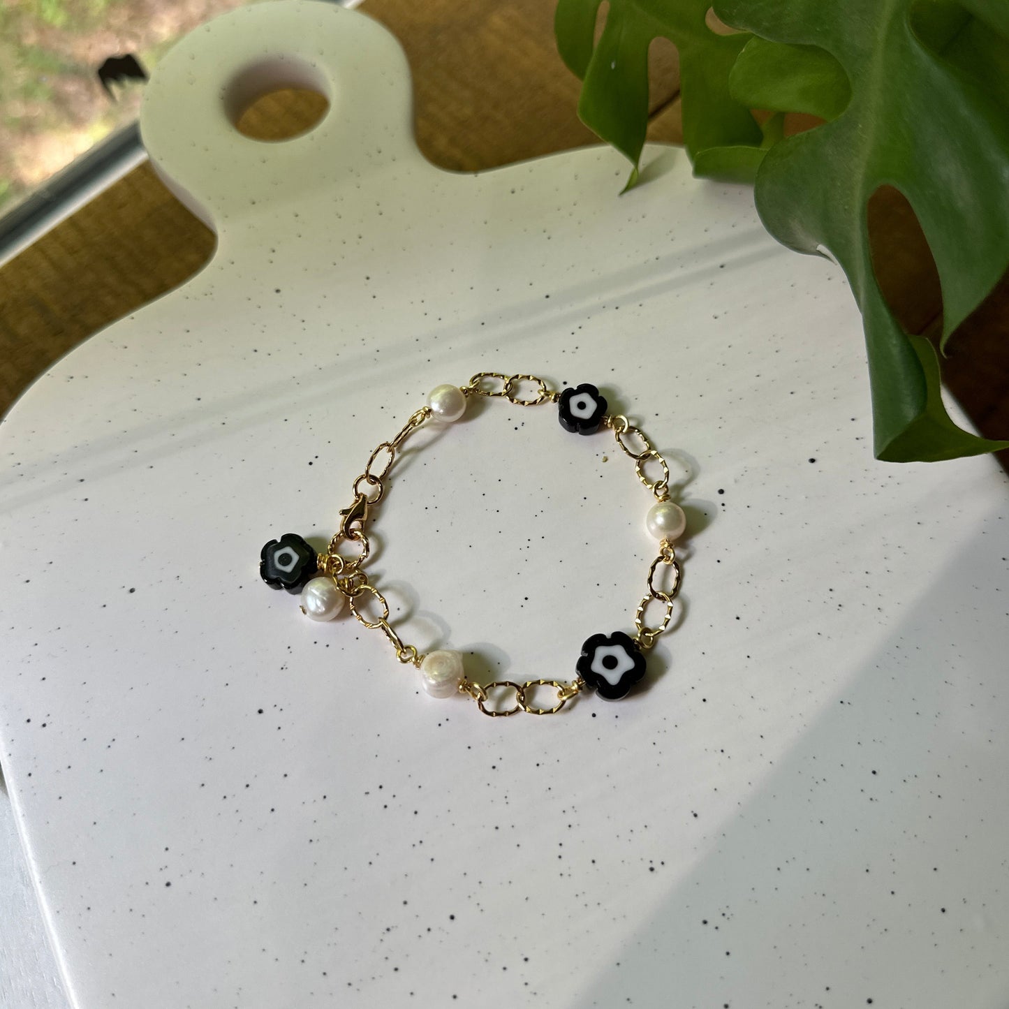 SS Black & White Daisy Chain Bracelet with Pearls